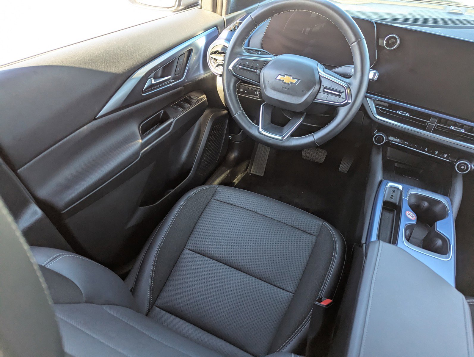 Used 2025 Chevrolet Equinox EV LT w/ Convenience Package image 17