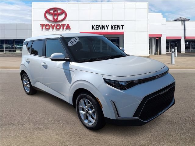 Used 2024 Kia Soul S FWD image 1