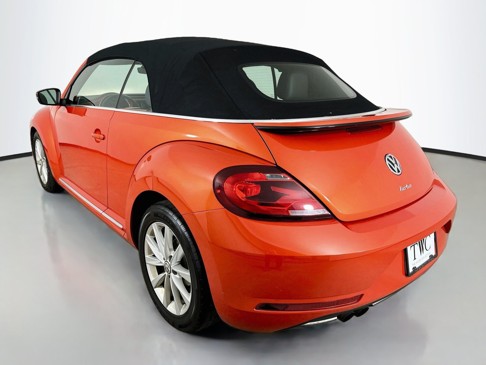 Used 2018 Volkswagen Beetle 2.0T SE FWD image 7