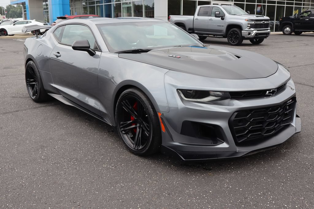Used 2022 Chevrolet Camaro ZL1 RWD image 2