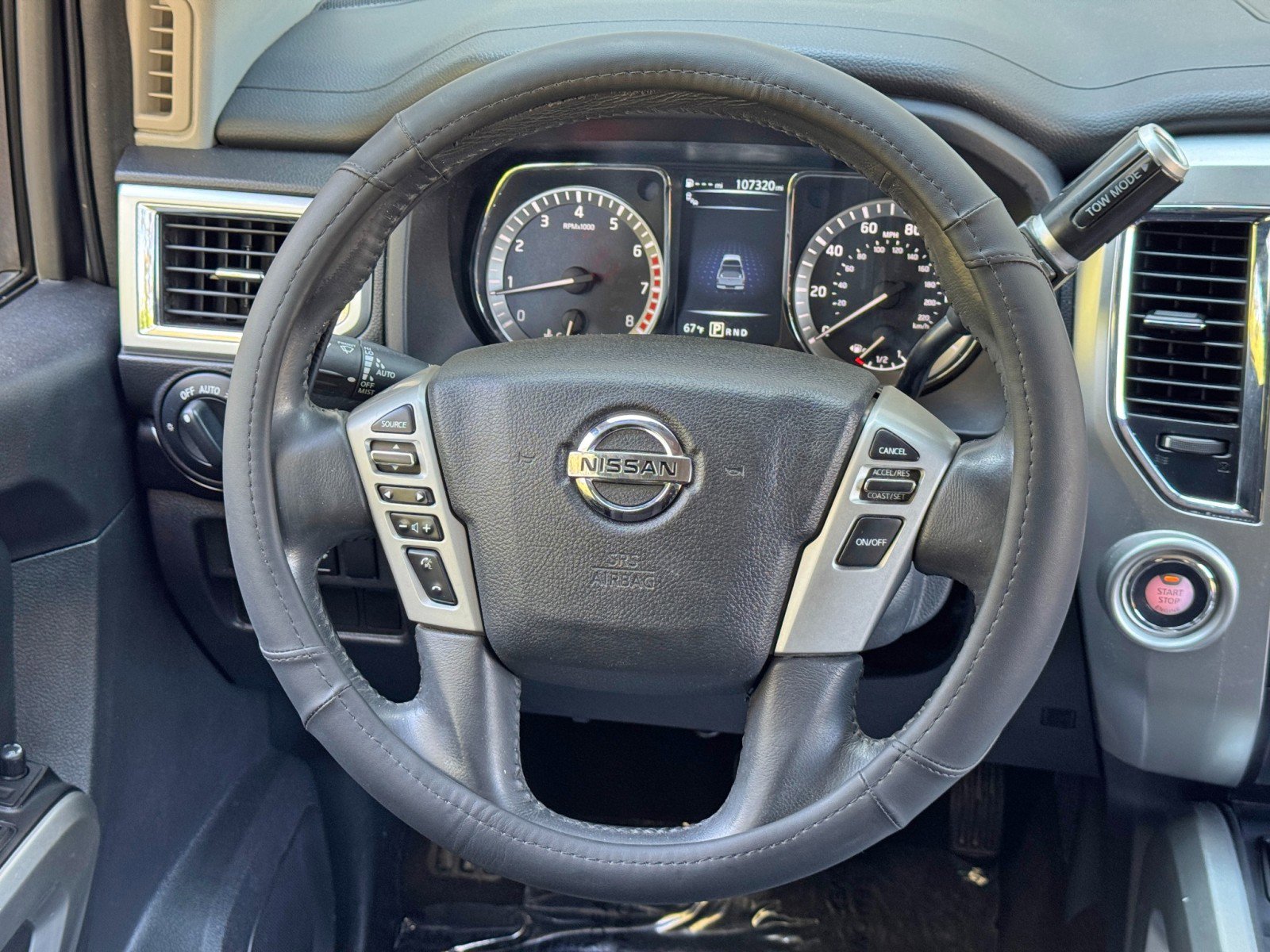 Used 2018 Nissan Titan SV w/ SV Convenience Package image 16