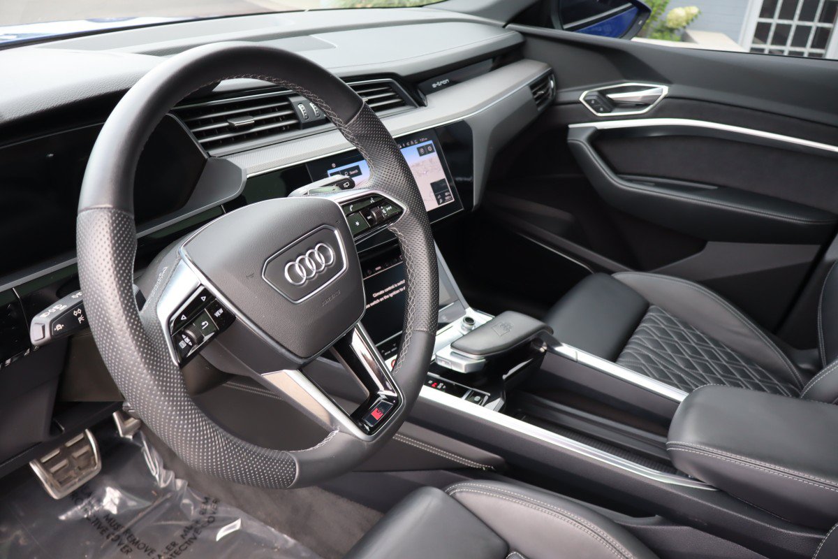 Used 2024 Audi SQ8 e-tron Premium Plus w/ Black Optic Package AWD/4WD image 12