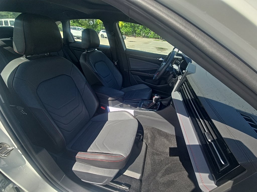 Used 2025 Volkswagen Jetta GLI Autobahn FWD image 33