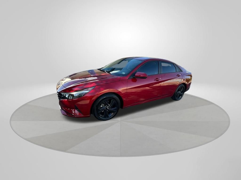 Used 2022 Hyundai Elantra SEL w/ Convenience Package image 2