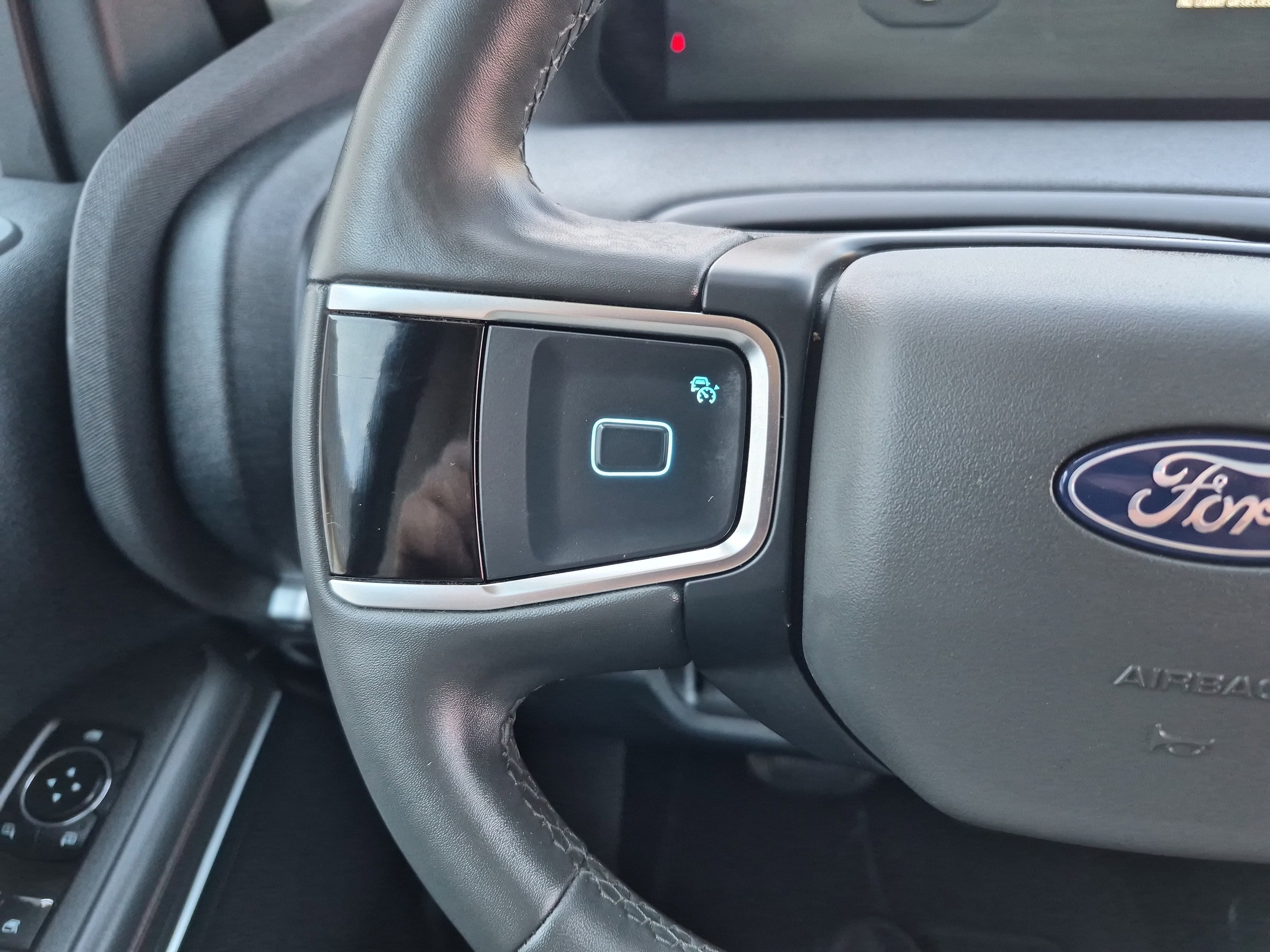 Certified 2025 Ford Expedition Active AWD/4WD image 25
