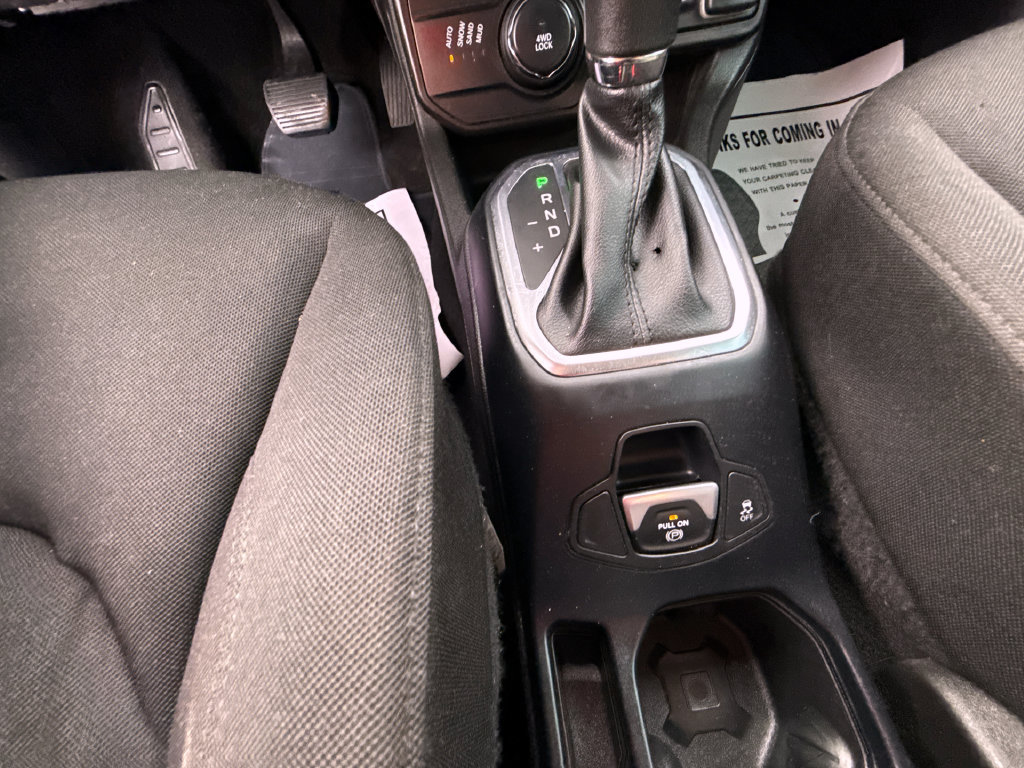Used 2021 Jeep Renegade Latitude AWD/4WD image 19