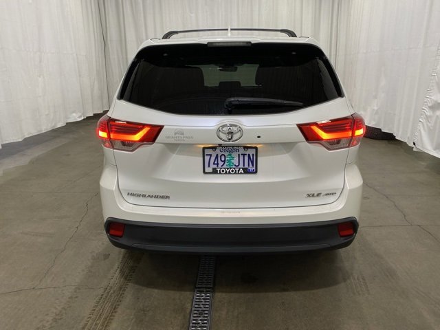 Certified 2017 Toyota Highlander XLE image 5