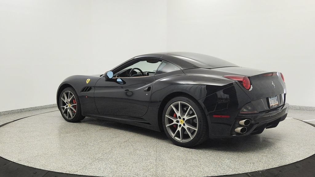 Used 2012 Ferrari California RWD image 3