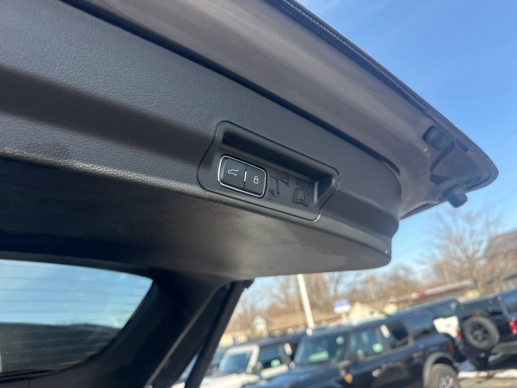 Used 2023 Ford Explorer XLT w/ Equipment Group 202A AWD/4WD image 15