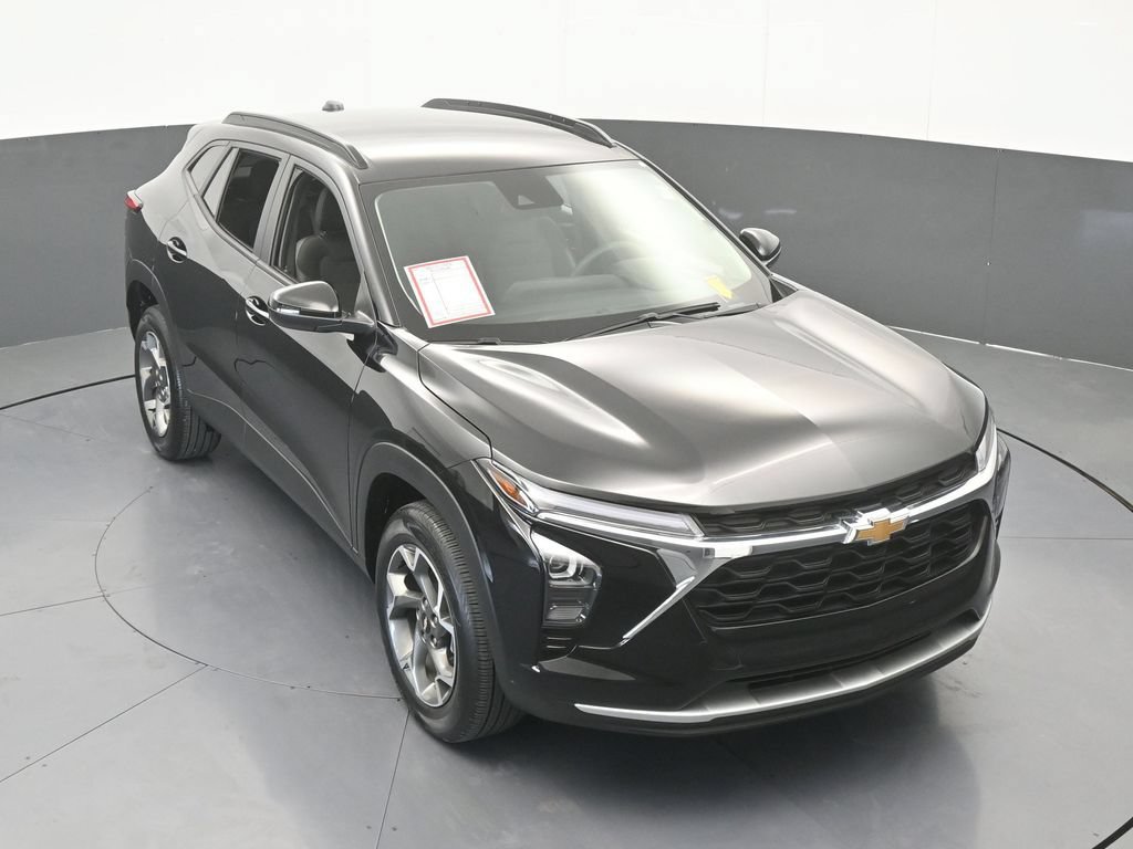 Used 2025 Chevrolet Trax LT FWD image 51