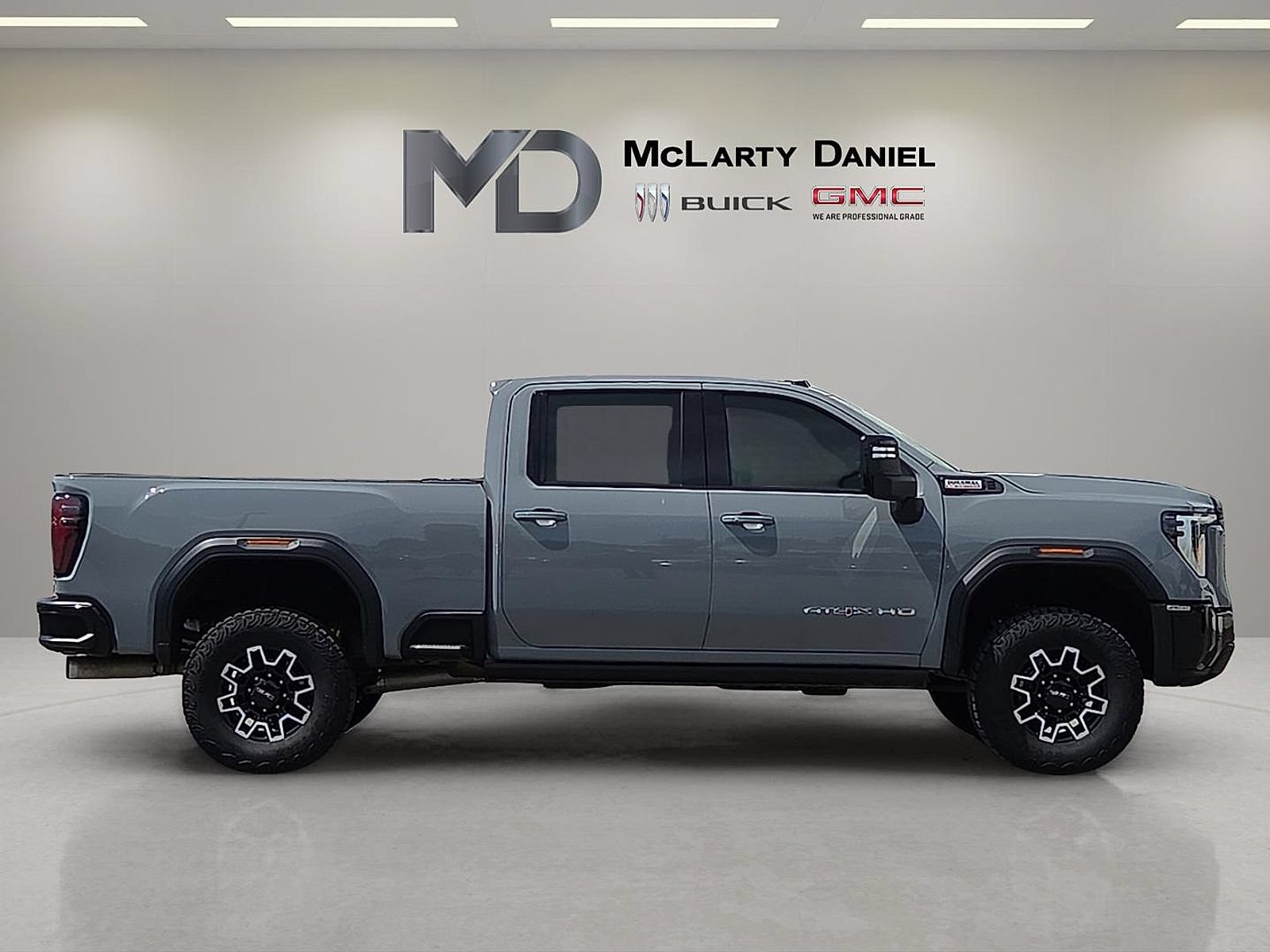 Used 2025 GMC Sierra 2500 AT4X AWD/4WD image 15