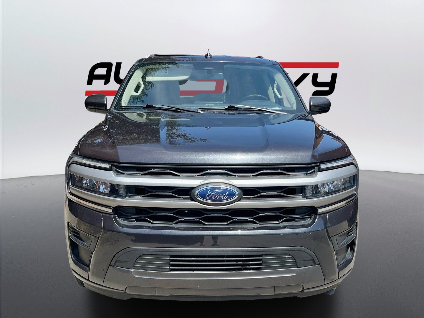 Used 2024 Ford Expedition XLT RWD image 2