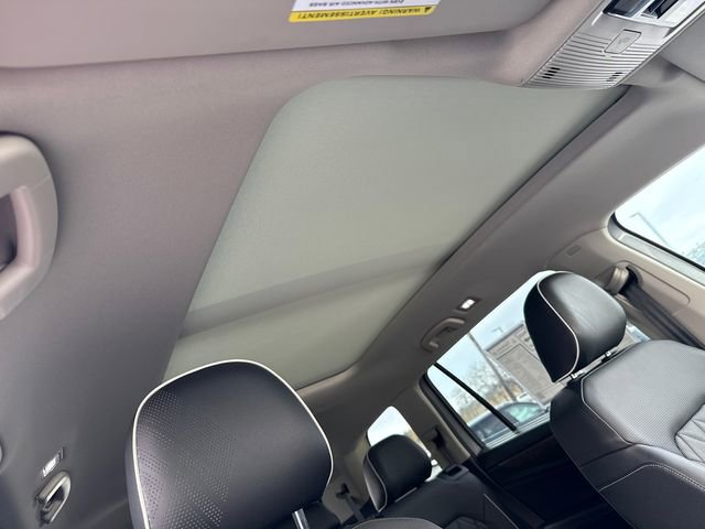 Used 2025 Volkswagen Atlas SEL Premium R-Line image 18