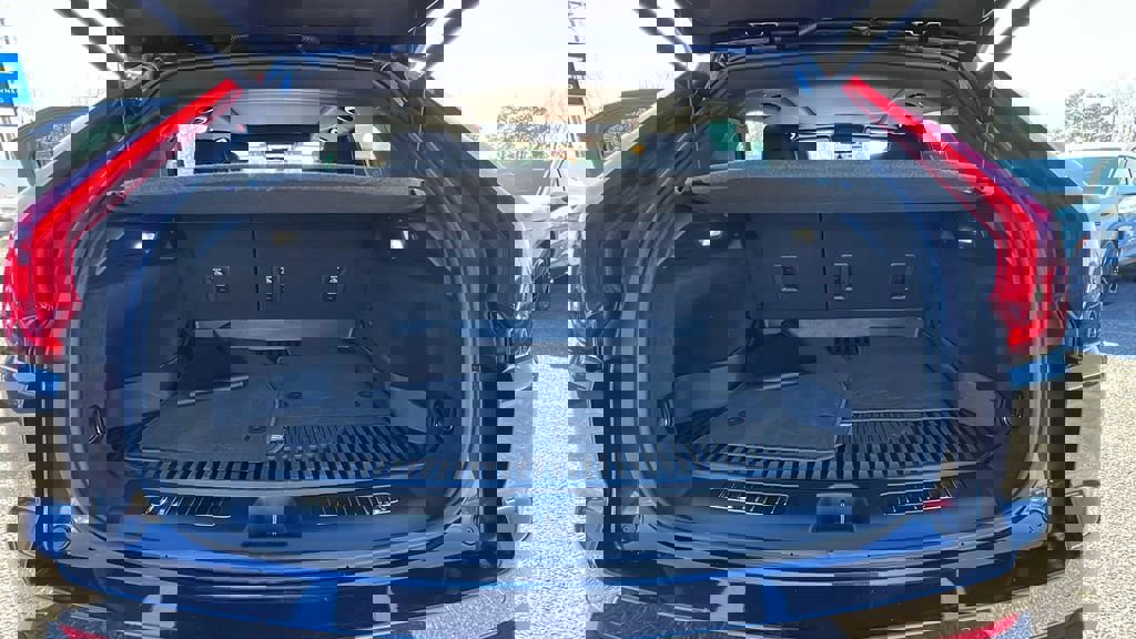 Used 2023 Cadillac XT4 Premium Luxury w/ Enhanced Visibility Package image 11