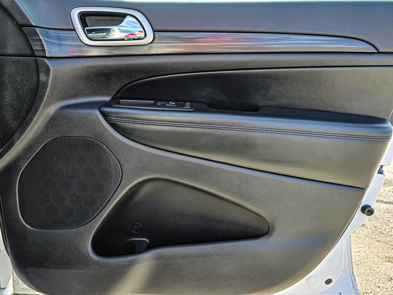 Used 2019 Jeep Grand Cherokee Altitude image 36