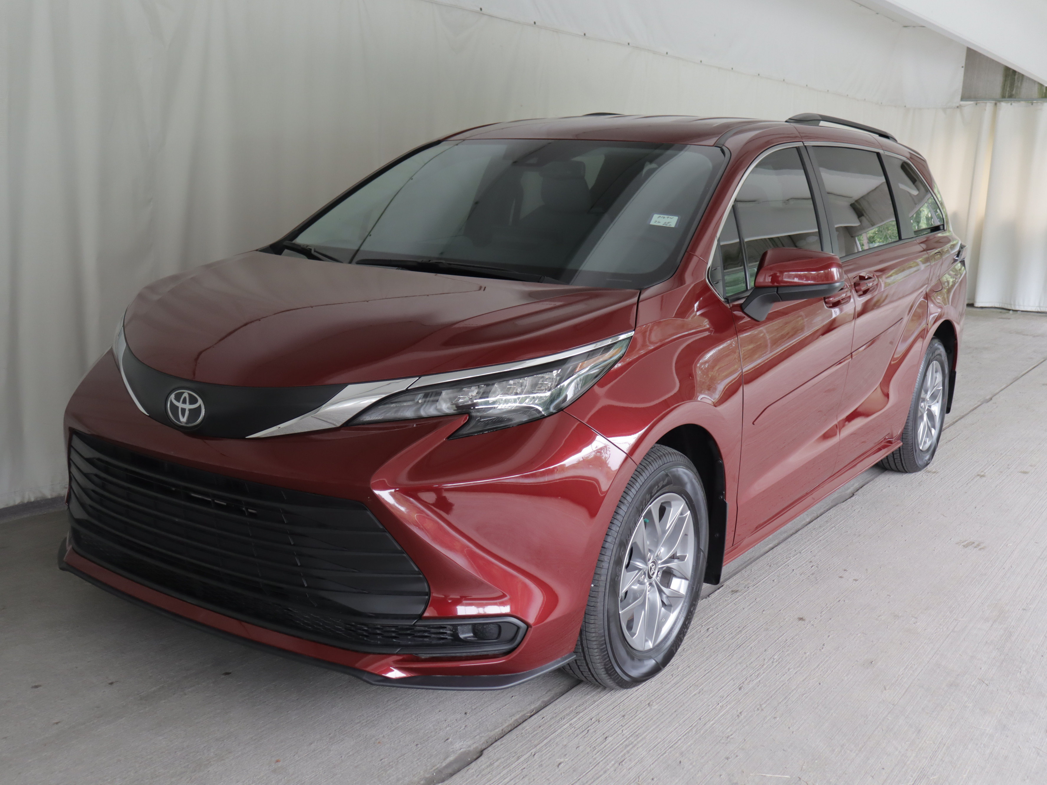 Used 2026 Toyota Sienna LE FWD image 22