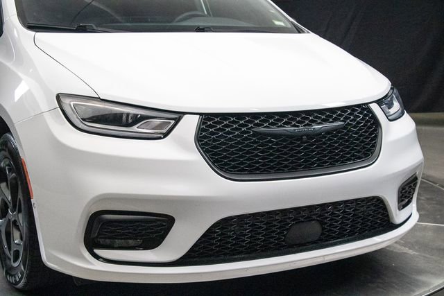 Used 2024 Chrysler Pacifica Select FWD image 3