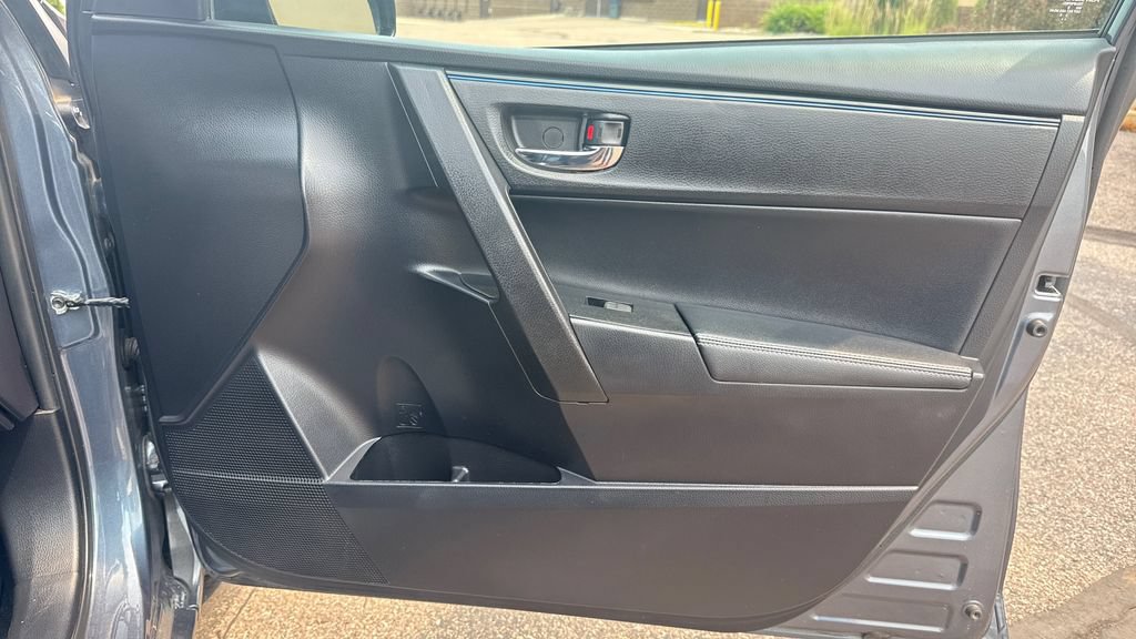 Used 2017 Toyota Corolla SE FWD image 26