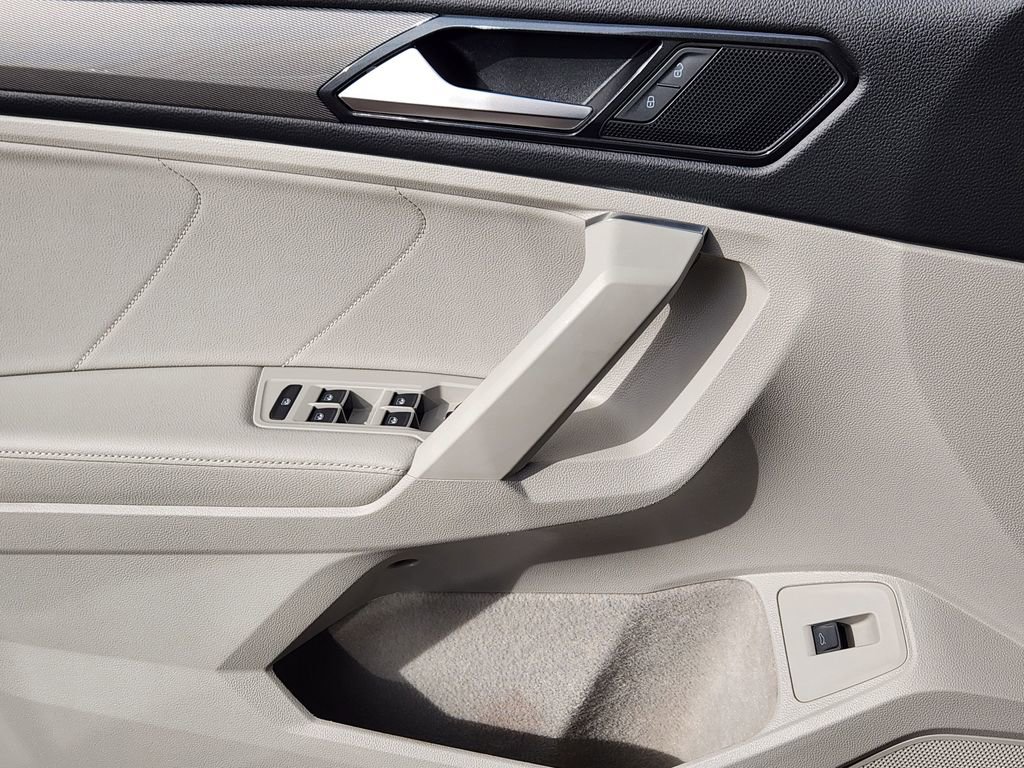 Used 2022 Volkswagen Tiguan SE image 13