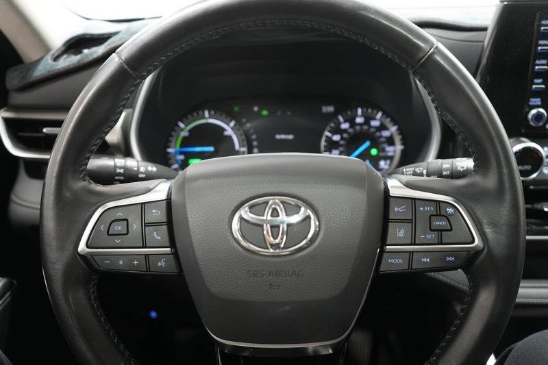 Used 2021 Toyota Highlander XLE AWD/4WD image 16