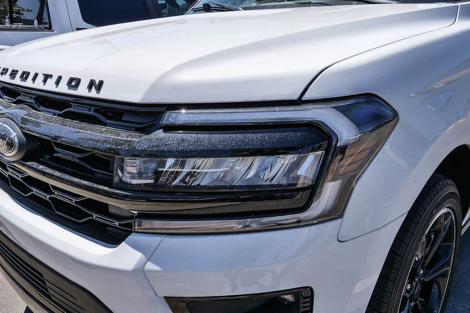 Used 2022 Ford Expedition Limited image 2