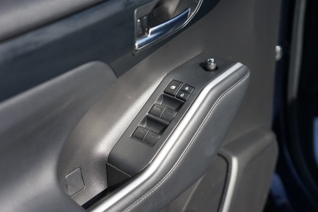 Used 2022 Toyota Highlander XSE AWD/4WD image 32