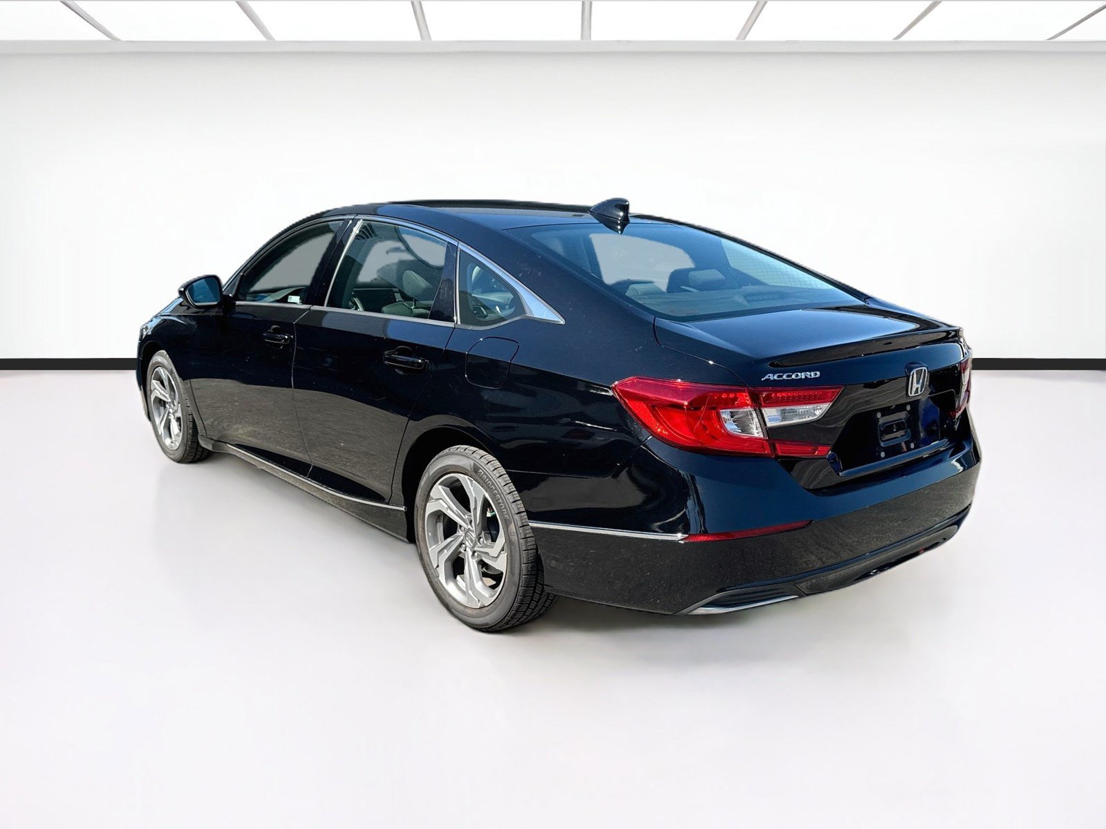 Used 2018 Honda Accord EX image 6