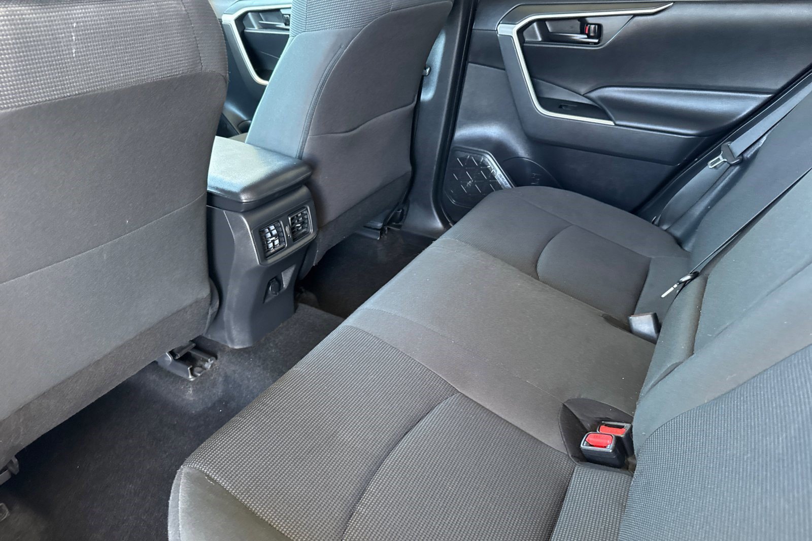 Used 2020 Toyota RAV4 LE w/ All Weather Liner Package AWD/4WD image 25