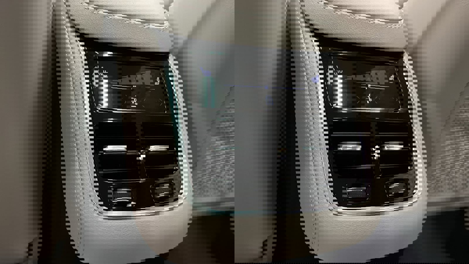 New 2026 Volvo XC90 B6 Ultra image 28