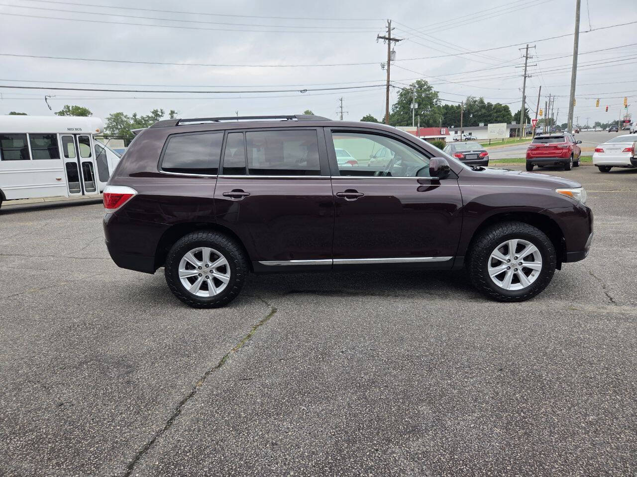 Used 2013 Toyota Highlander SE AWD/4WD image 2