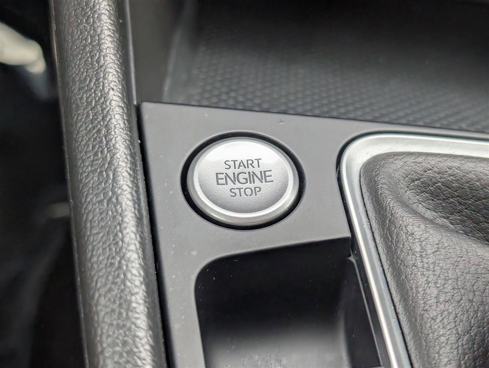 Used 2024 Volkswagen Jetta SE image 23