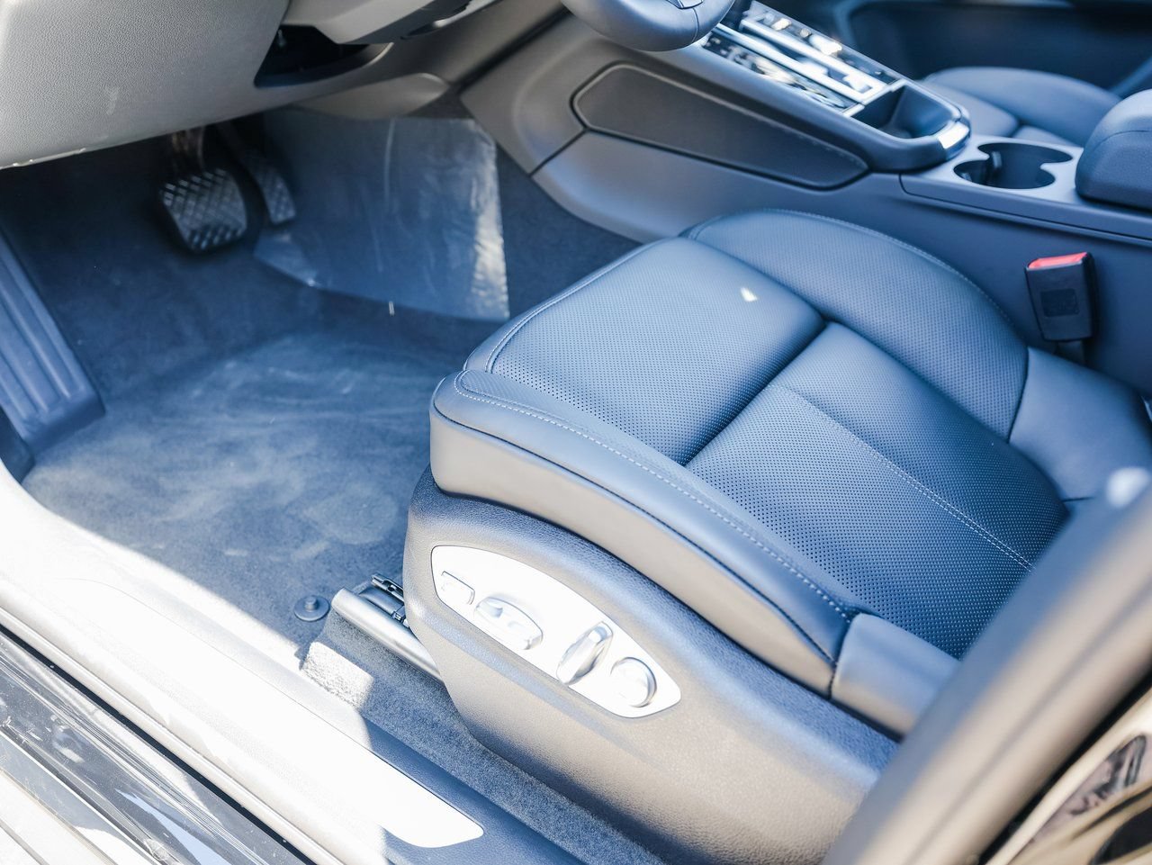 Certified 2026 Porsche Macan S AWD/4WD image 14