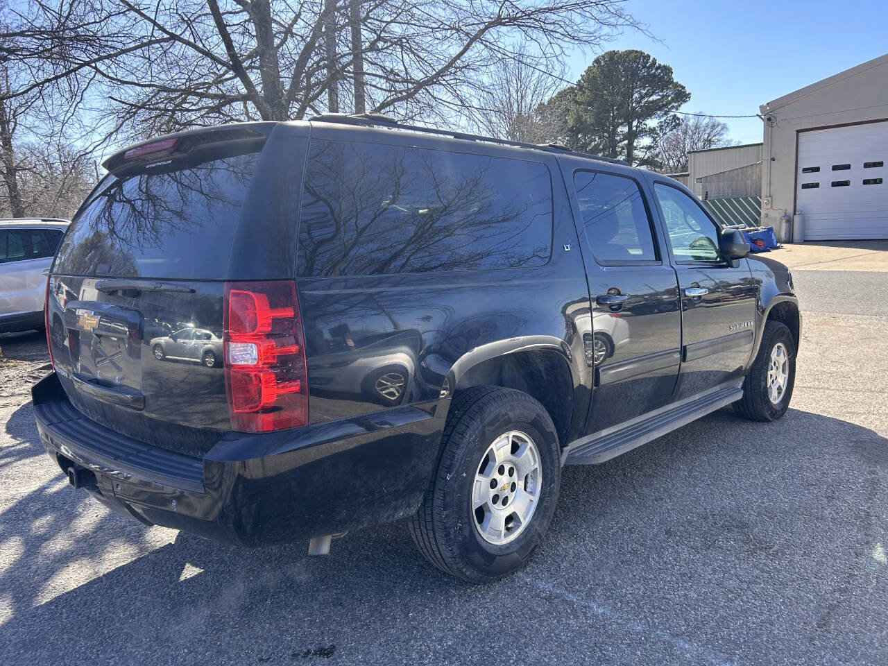 Used 2014 Chevrolet Suburban LT image 8