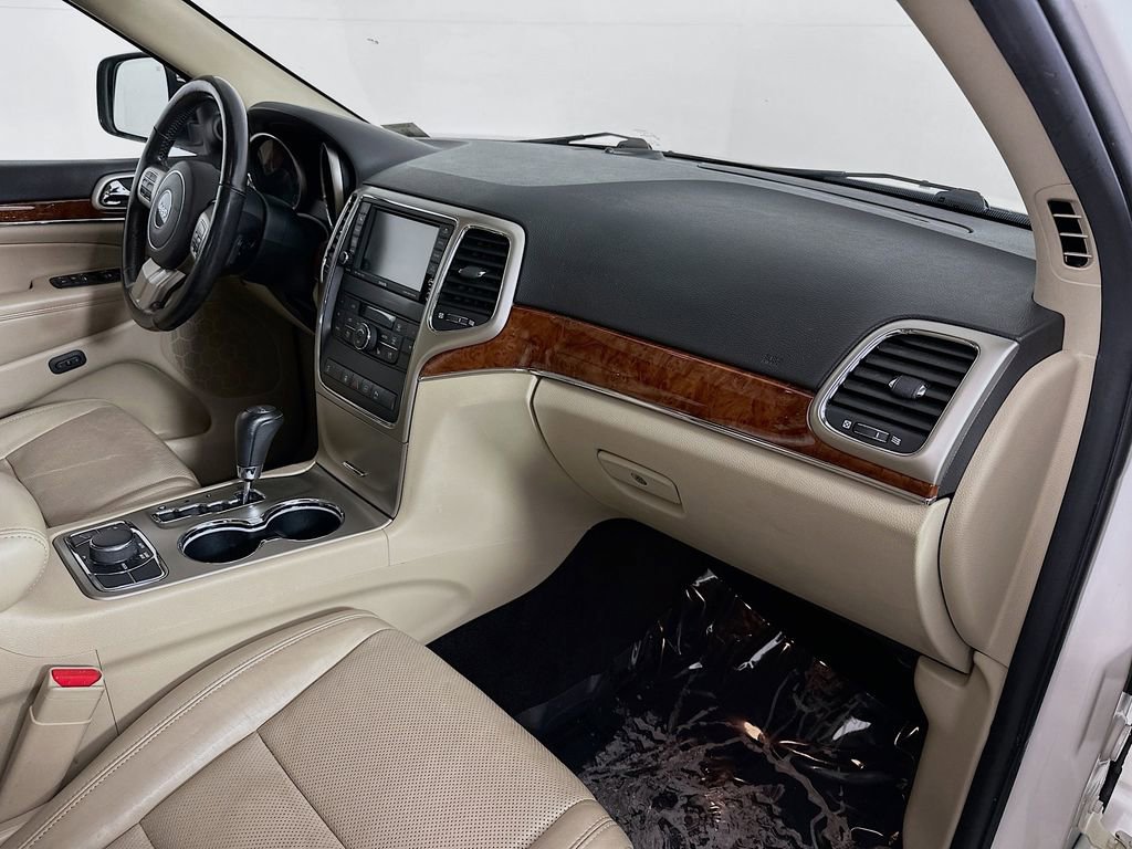 Used 2011 Jeep Grand Cherokee Limited w/ Luxury Group II AWD/4WD image 37