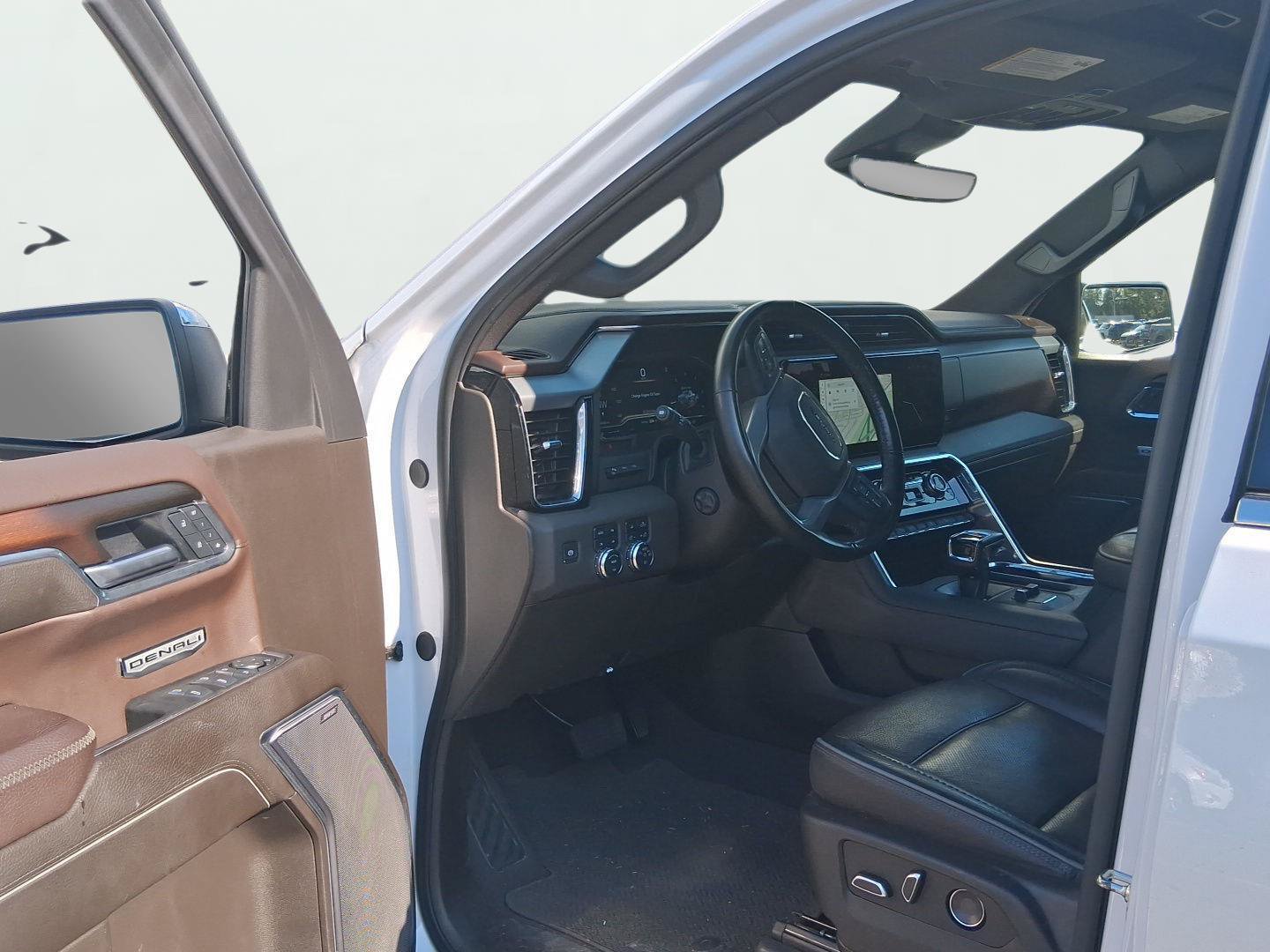 Used 2025 GMC Sierra 1500 Denali w/ Denali Reserve Package AWD/4WD image 6