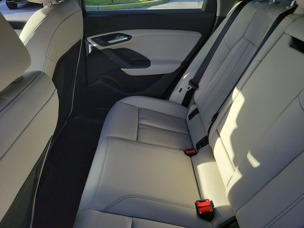 New 2025 Audi Q6 e-tron Premium image 26