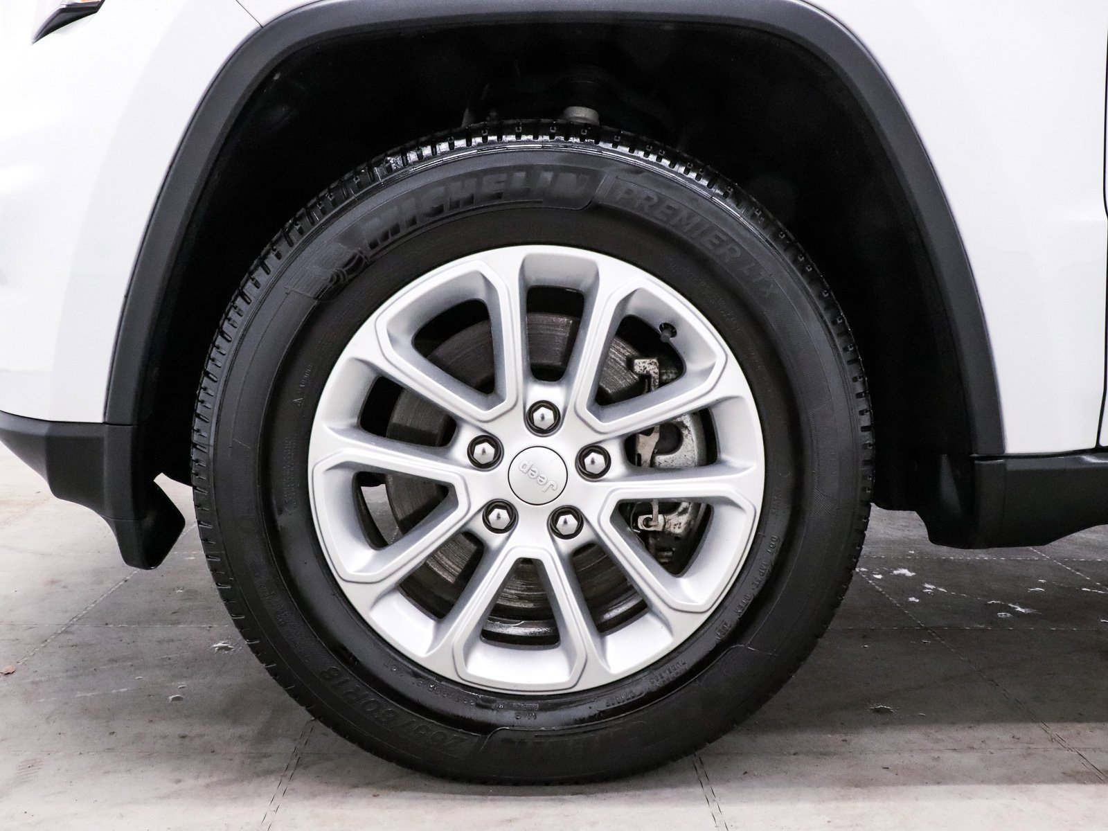 Used 2021 Jeep Grand Cherokee Laredo image 8