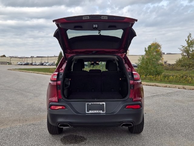Used 2015 Jeep Cherokee Latitude w/ Comfort/Convenience Group AWD/4WD image 10