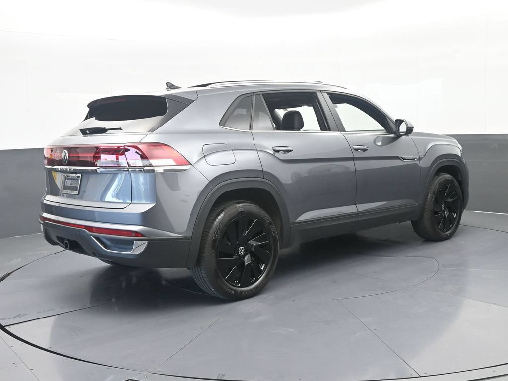 Used 2025 Volkswagen Atlas Cross Sport SE w/ Panoramic Sunroof Package FWD image 6