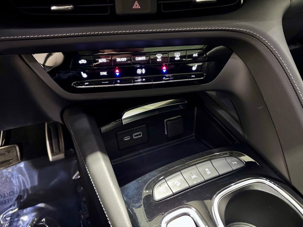 Used 2023 Buick Envision Essence w/ Sport Touring Package AWD/4WD image 19
