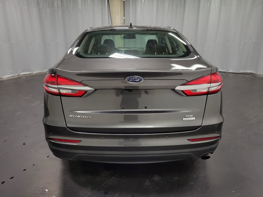Used 2020 Ford Fusion SE image 8