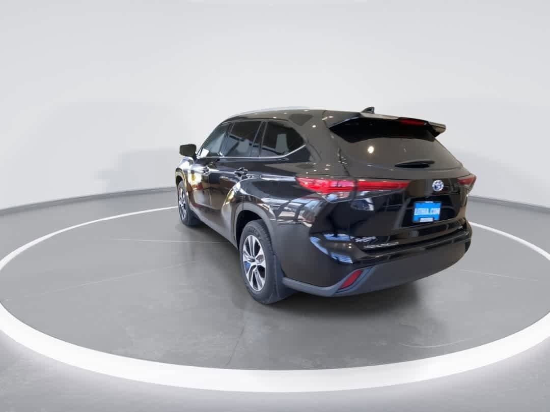 Used 2022 Toyota Highlander XLE image 6