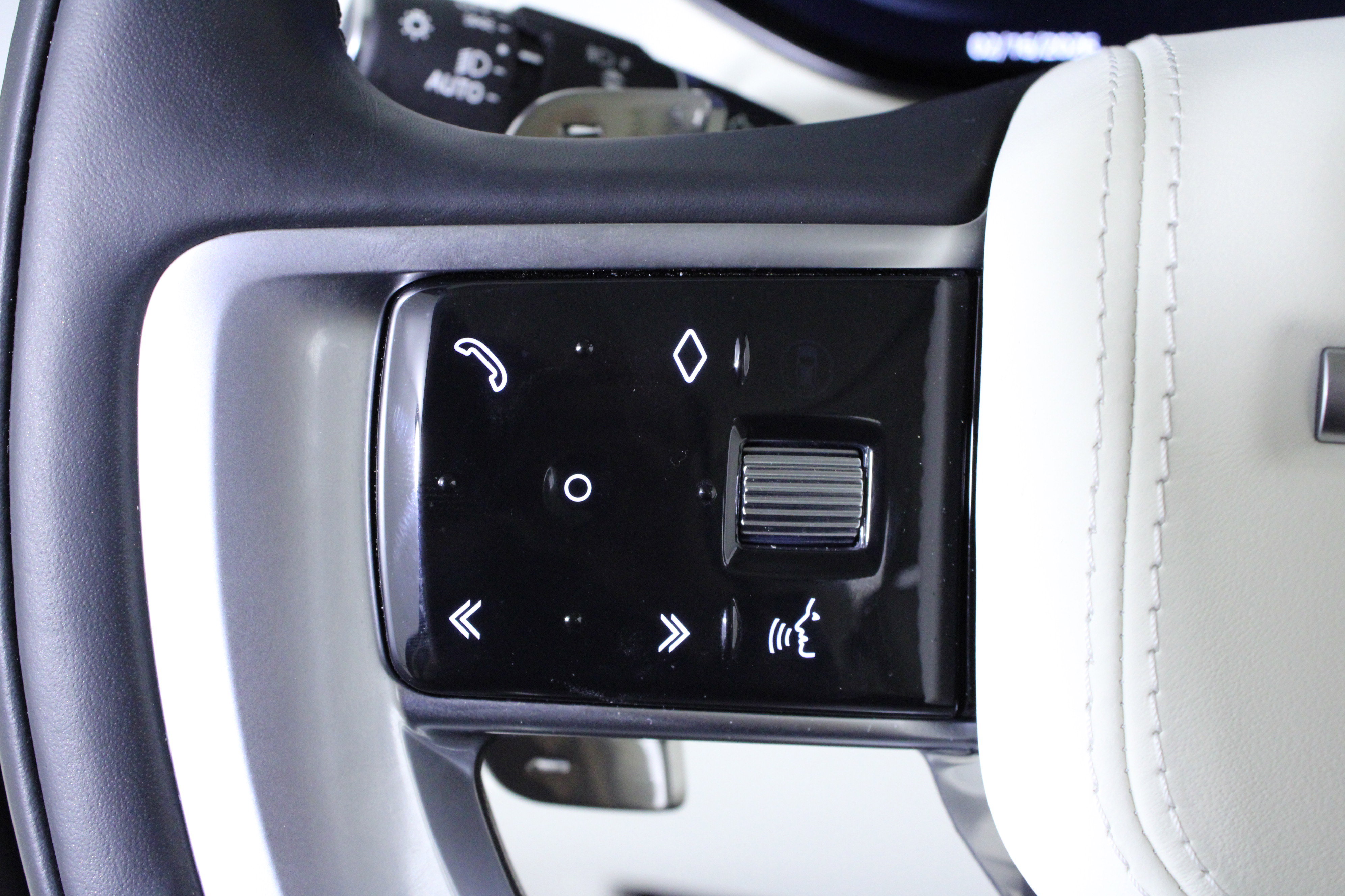 Used 2024 Land Rover Range Rover SE image 23