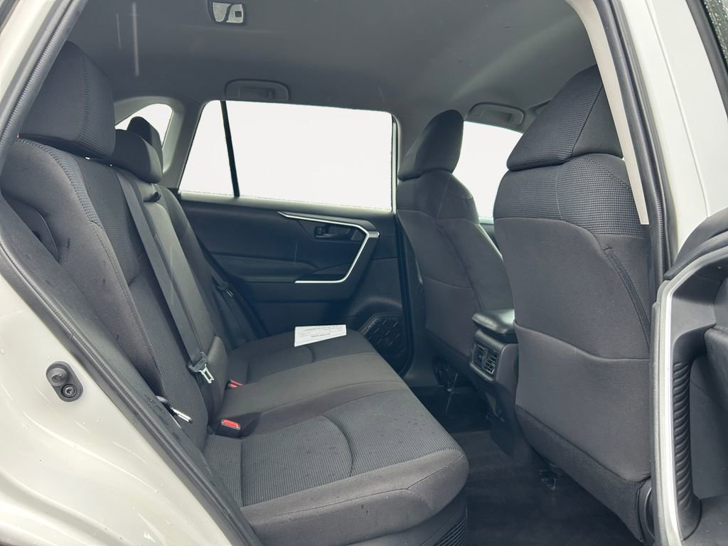 Used 2021 Toyota RAV4 LE image 11