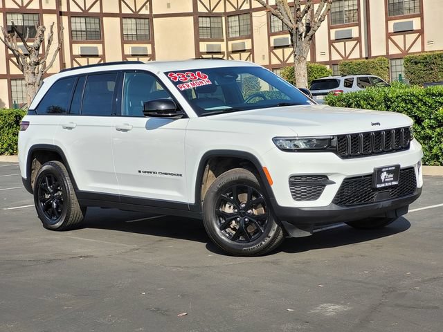 Used 2024 Jeep Grand Cherokee Altitude AWD/4WD image 2