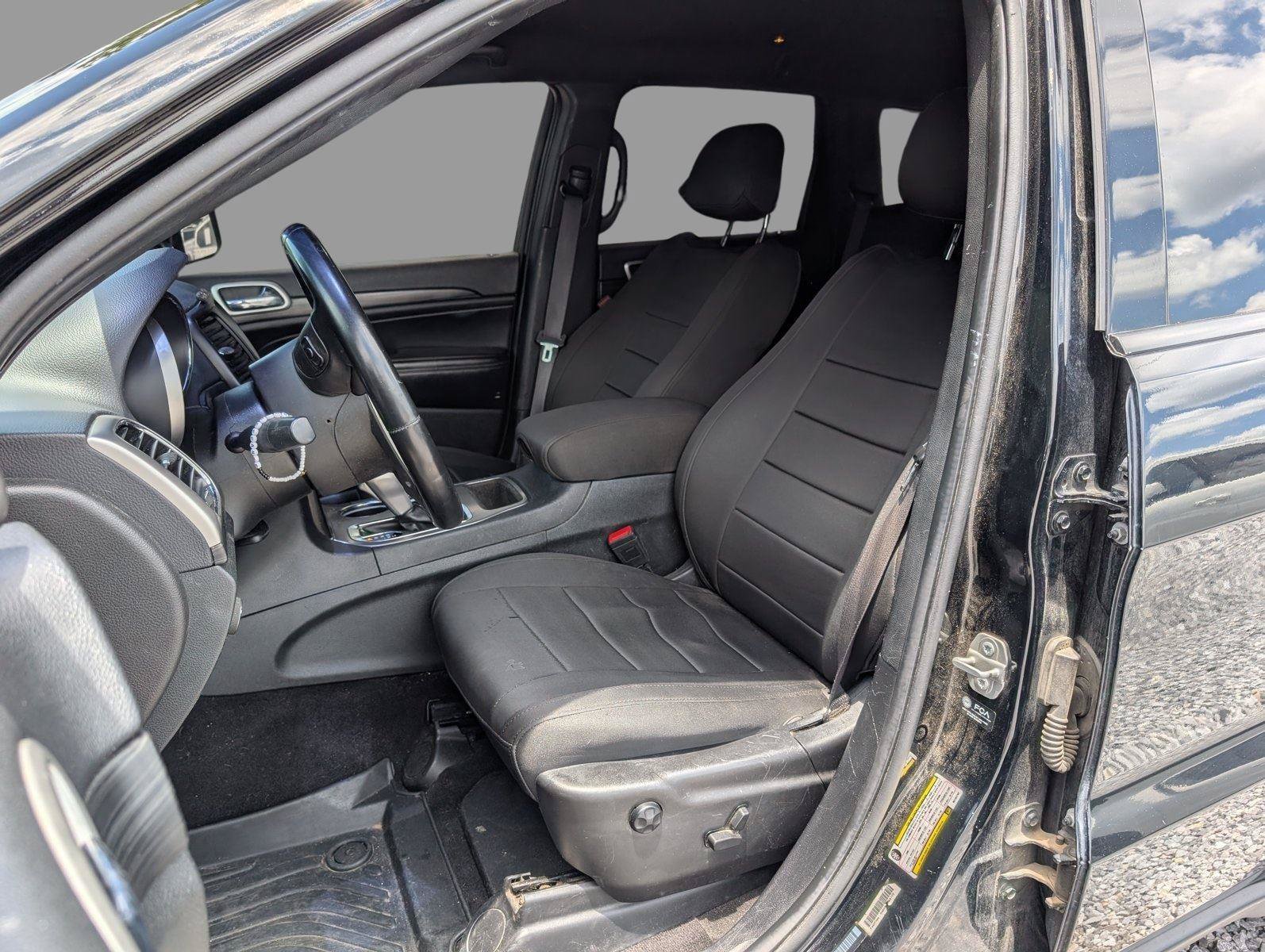 Used 2022 Jeep Grand Cherokee Laredo E RWD image 3