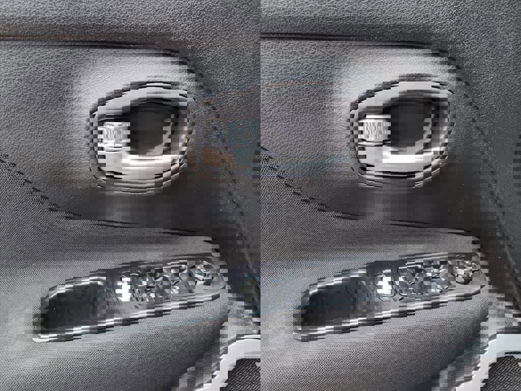 Used 2018 Jeep Renegade Latitude image 14