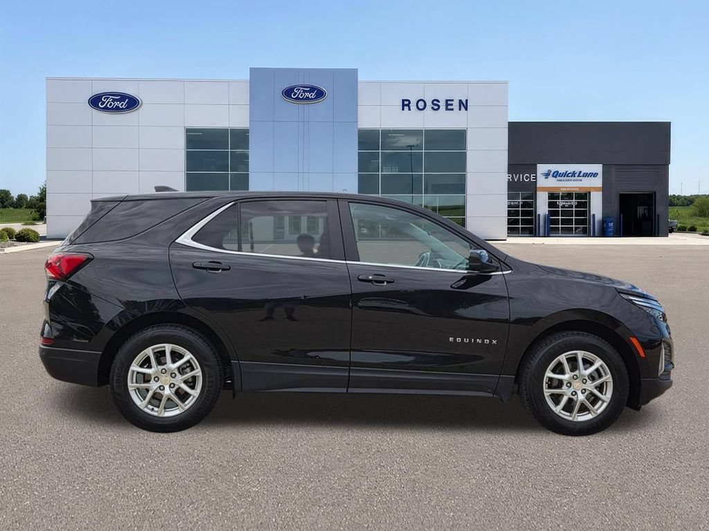 Used 2024 Chevrolet Equinox LT FWD image 2