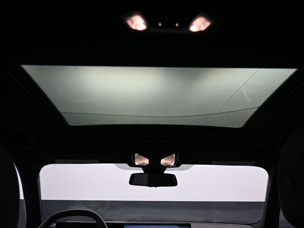 New 2025 BMW 330i xDrive Sedan w/ Convenience Package image 15