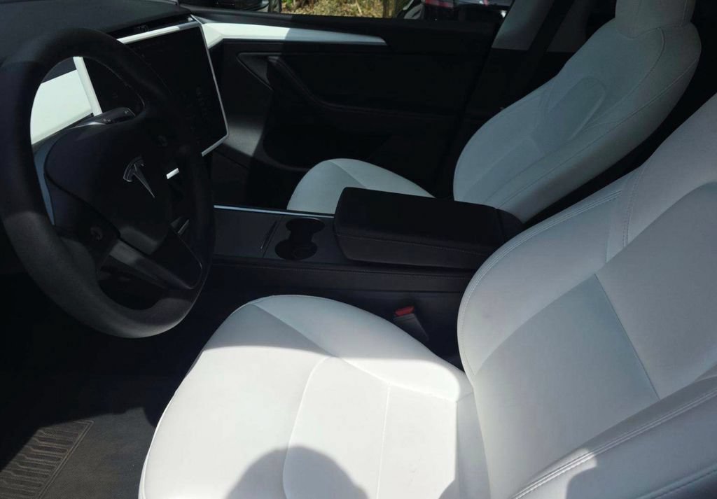 Used 2023 Tesla Model Y Long Range AWD/4WD image 15